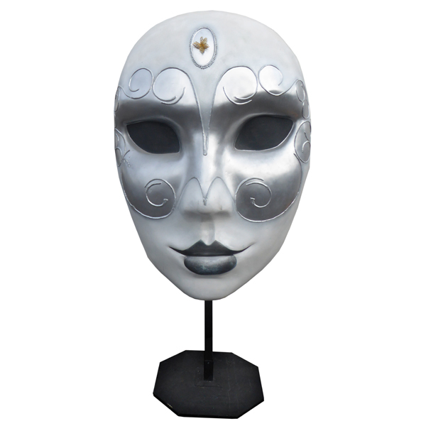 Mask Silver & White c/w stand