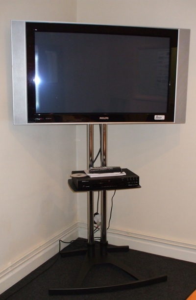 LCD Screen c/w Stand & DVD Player